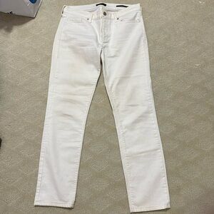 super cute banana republic white jeans! Slim straight leg!